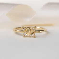 Sommerfugle diamant ring i 9 karat guld 0,02 ct