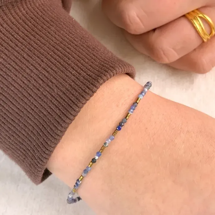 Sten armbånd med sodalit og hematite.