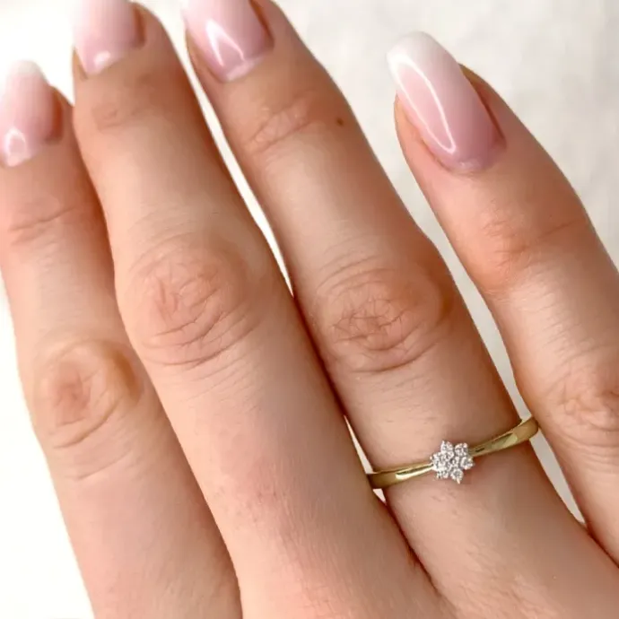 Stjerne diamant ring i 9 karat guld.- og hvidguld 0,06 ct