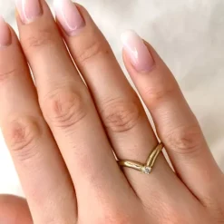 V diamant ring i 9 karat guld 0,05 ct