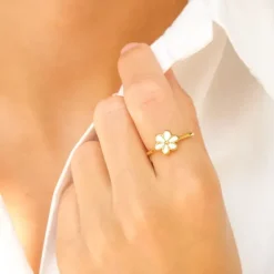 Vandfast blomster ring i forgyldt stål - OCEANA