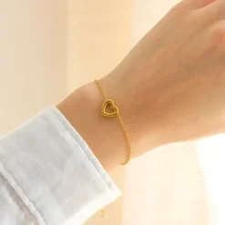Vandfast hjerte armbånd i forgyldt stål - OCEANA