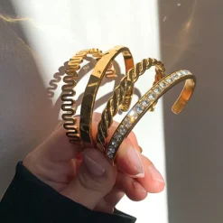 Vandfast zirkon armring i forgyldt stål - OCEANA