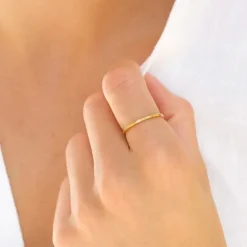 Vandfast zirkon ring i forgyldt stål - OCEANA