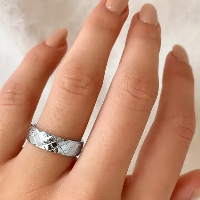 Zirkon ring i rhodineret sølv