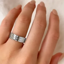 Zirkon ring i rhodineret sølv